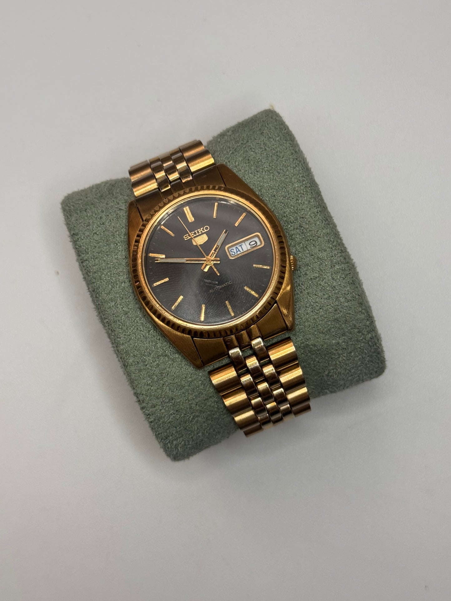 Vintage Seiko 5 Automatic – Gold Tone – Black Dial – Day-Date – Jubilee Bracelet